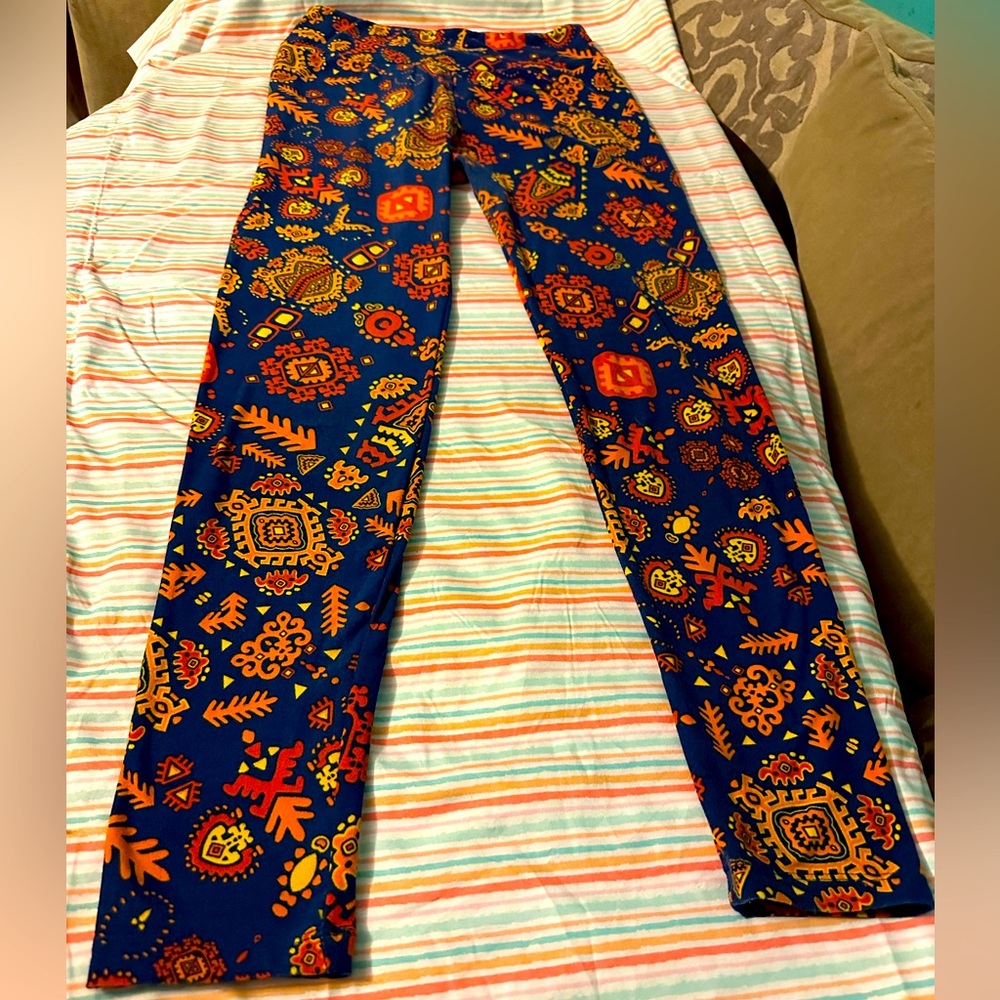EUC LuLaRoe leggings one size (2-10) all day comfort and activities